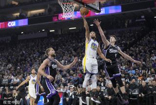 纳乌球场的 纳乌球场的