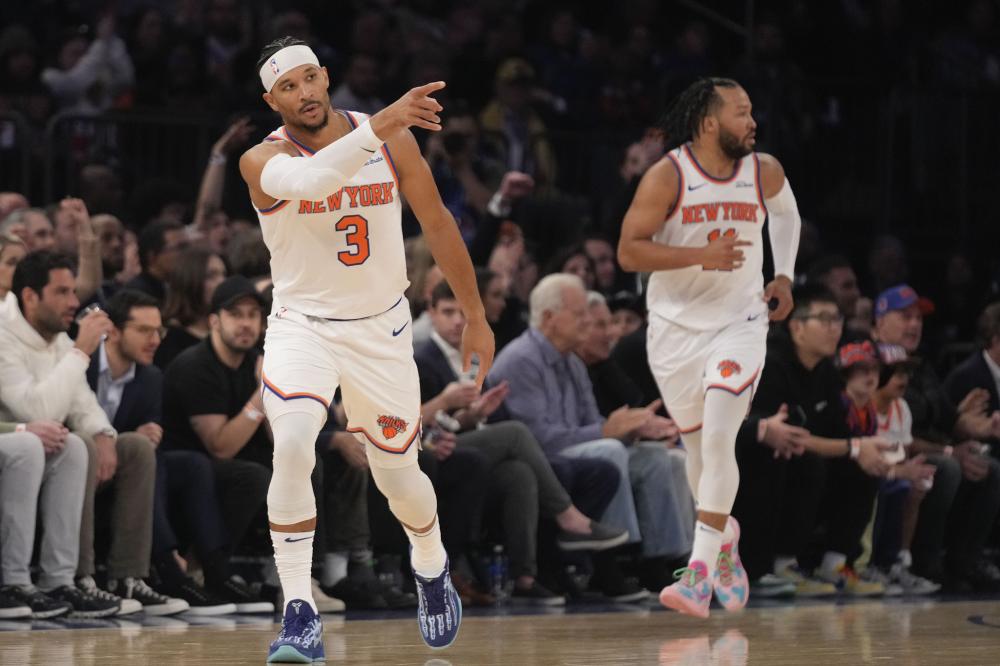 由于他佩戴 由于他佩戴