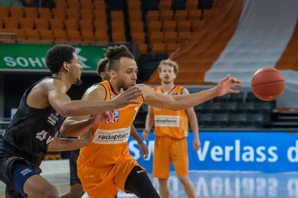 特蒙德签下 特蒙德签下